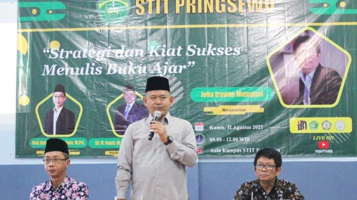 Menulis Buku: Cara Dosen Berkontribusi pada Pengembangan Ilmu Pengetahuan