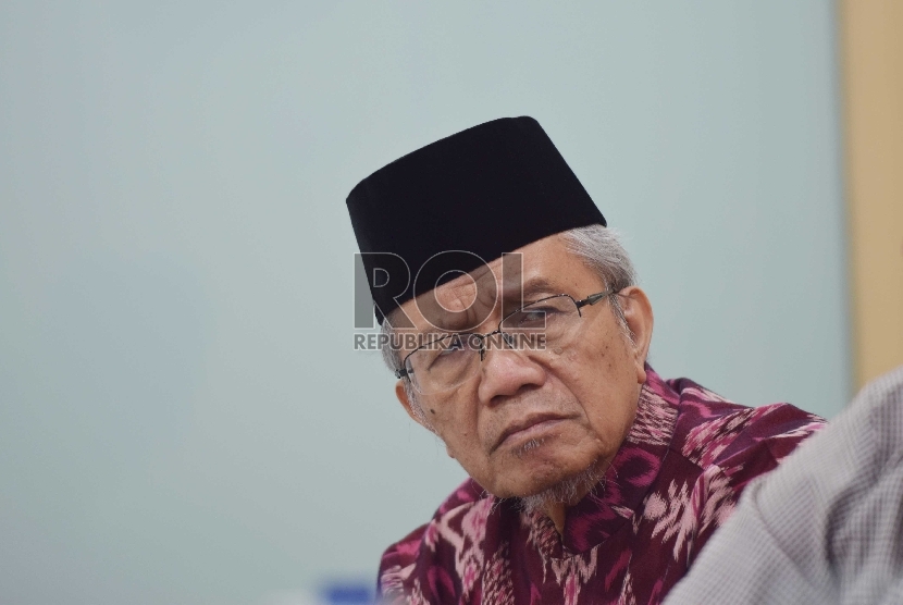 Taufik Ismail: Sastrawan yang Menginspirasi Melalui Pendidikan